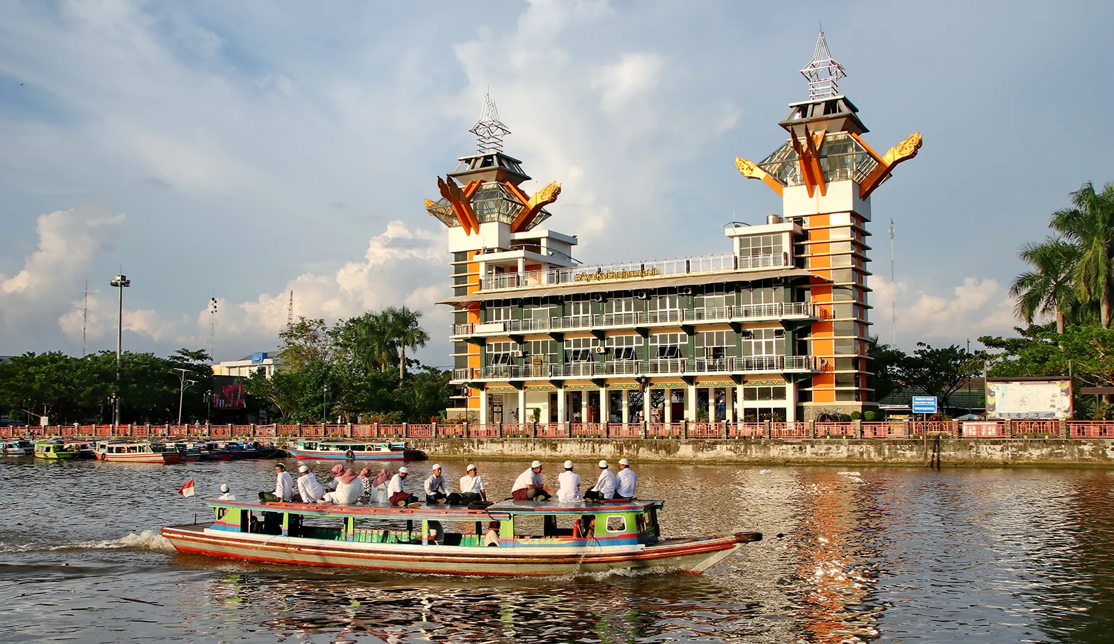 Menelusuri Pesona Wisata Banjarmasin: Kota Seribu Sungai dengan Keunikan Budaya dan Alam